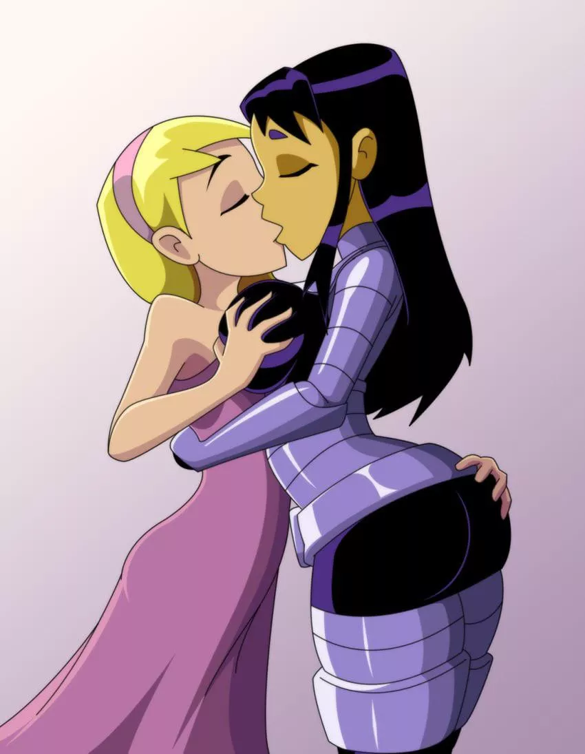 Blackfire X kitten making out [JustAnotherRavenFan] posted by DifficultSpray5445