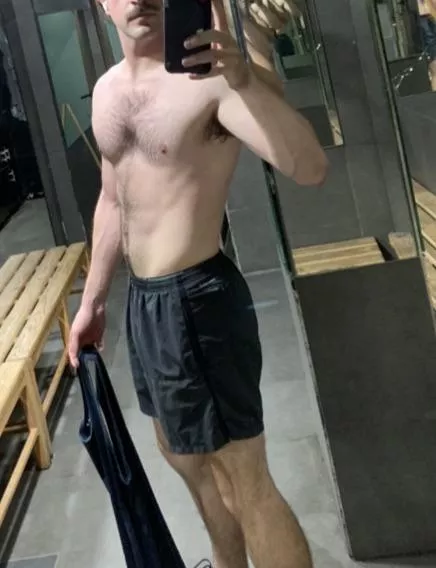 But who would wanna eat out a sweaty Gym Brat? posted by VnillaSpice