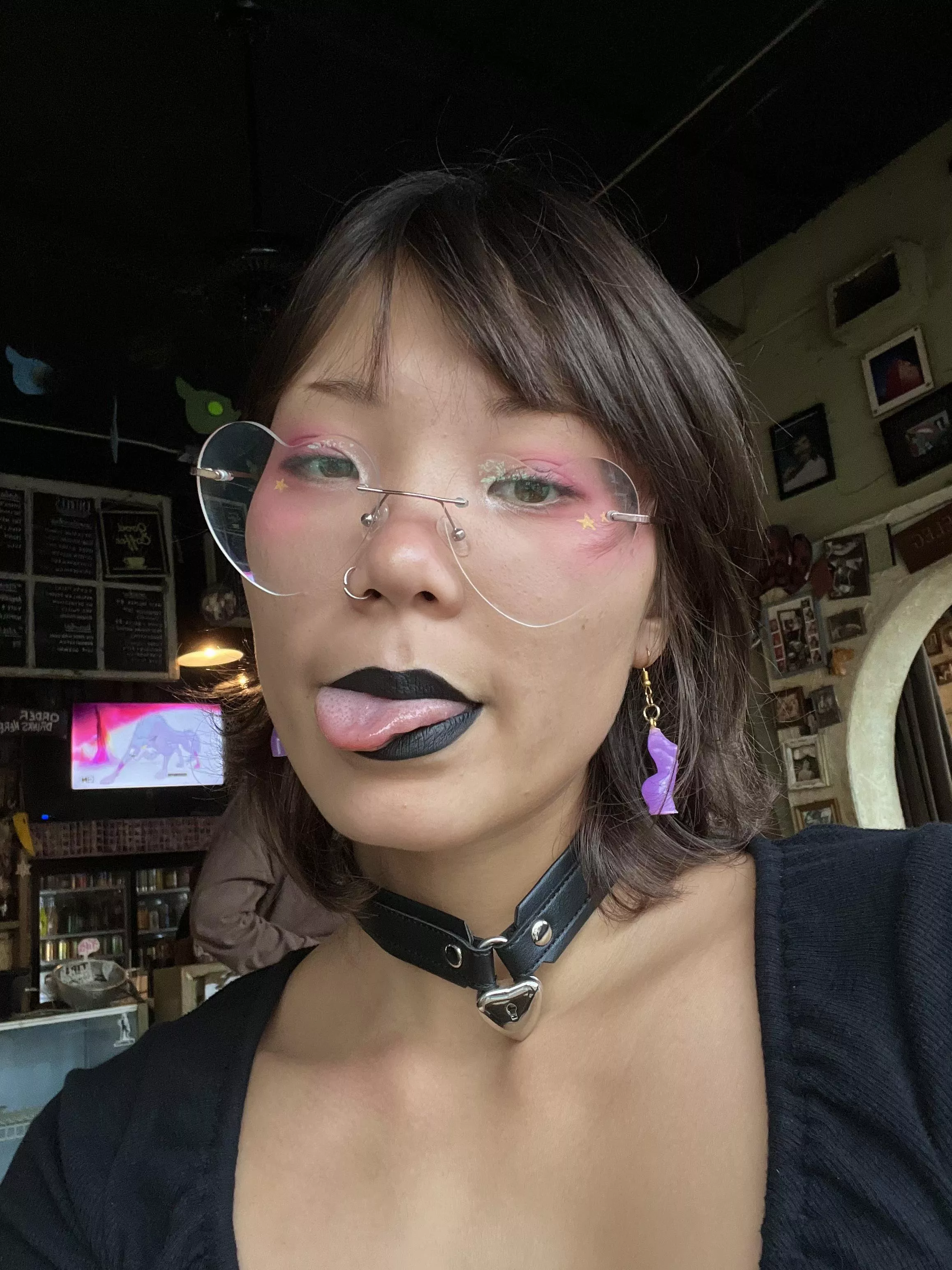 do u like me with black lipstick? posted by luveli420