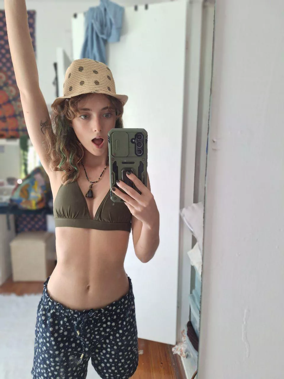 feeling wild and free, who wants to unstrap my bikini top next? ;) F18 posted by pleasurexloli6