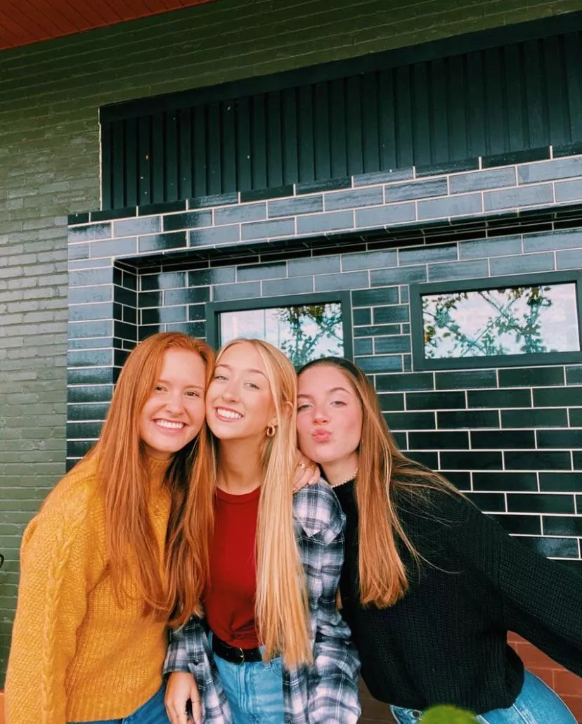 Friend group [3] posted by texjohnsonthegoat