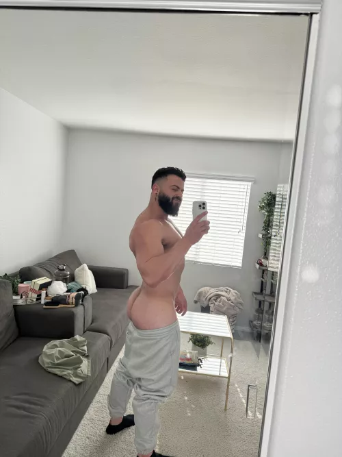 Hey hey booty for dinnaaaa by Mightbesterling