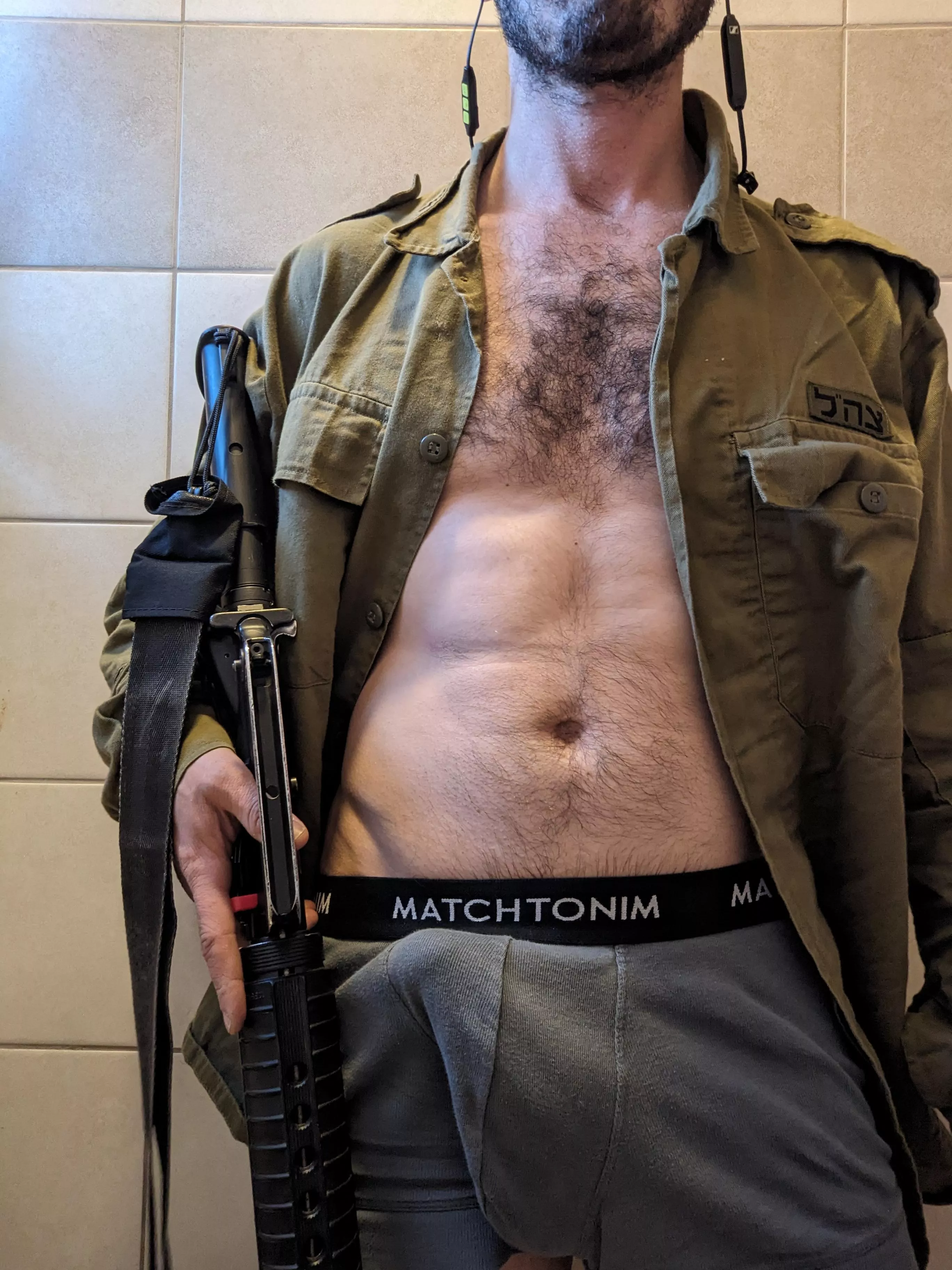 Horny daddy [40] on army reserve duty looking for attention posted by readcurveslikepoetry