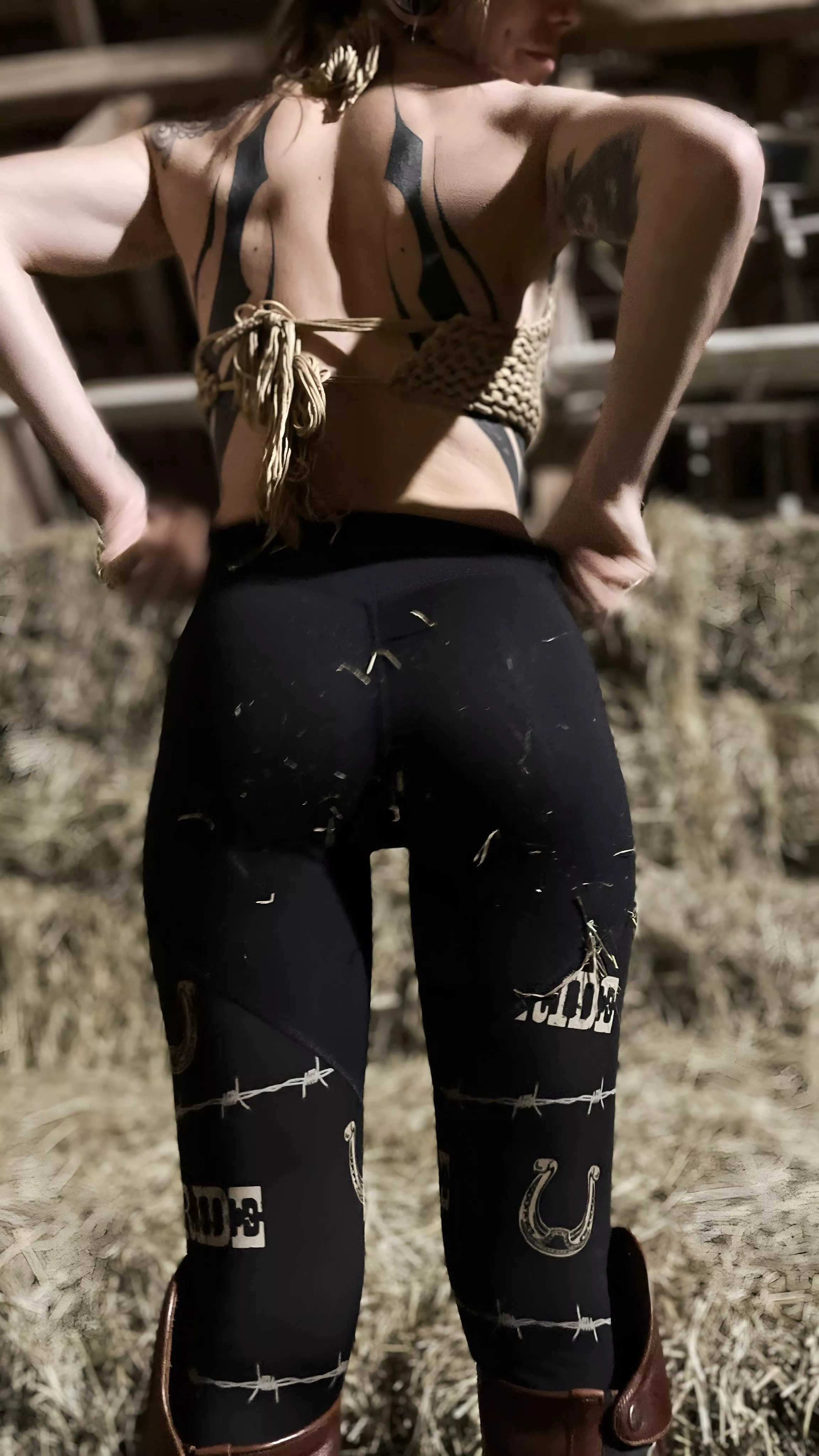 I guess leggings and kneehigh boots are the best combo 🤭 posted by Solunasun