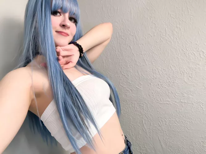 I hope the rain doesn’t soak my white top by Hikari_Scar