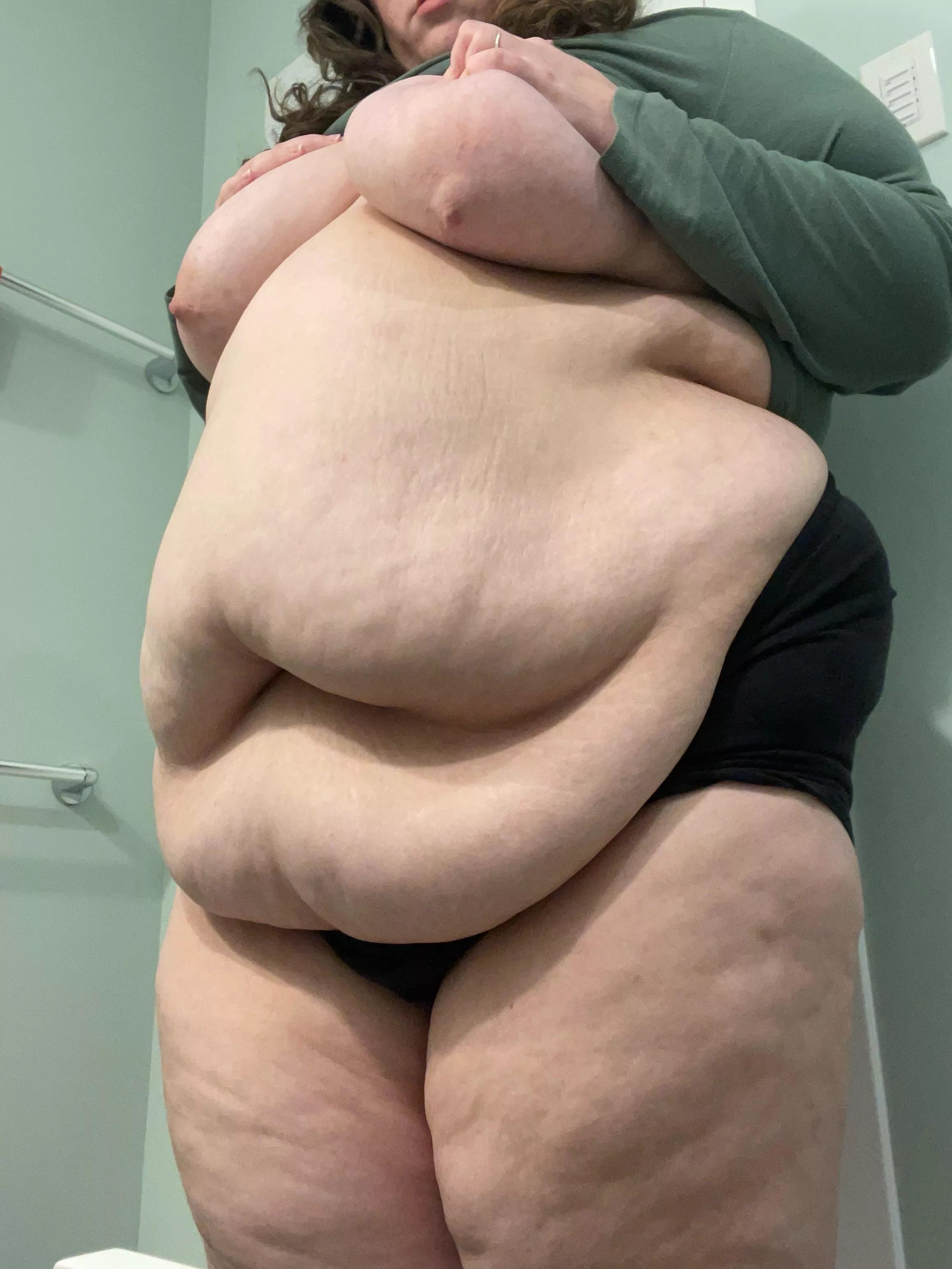 i’m ready to gain another 300 pounds posted by sleazy-deezy