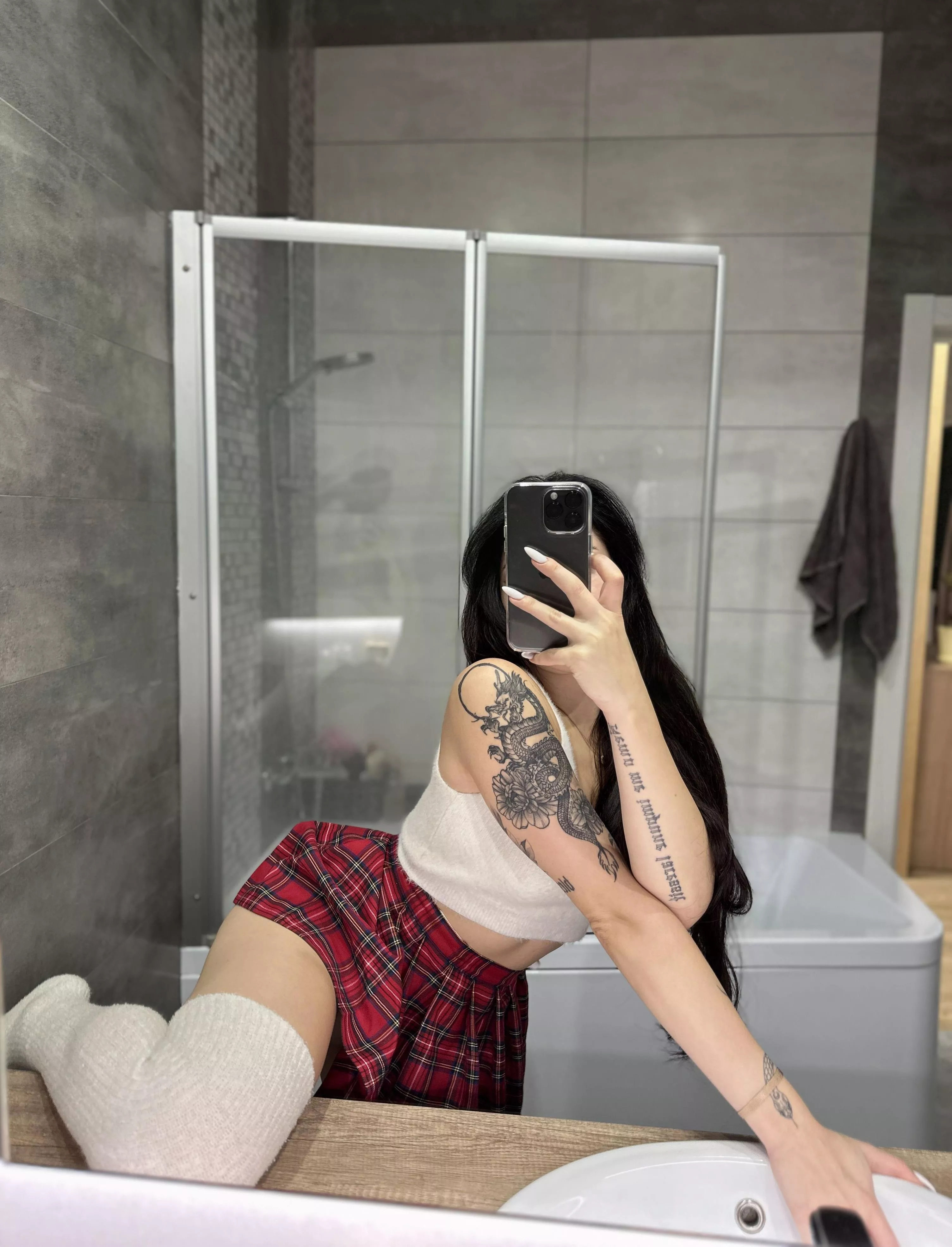 Just casually waiting for someone to join me posted by honeyaly