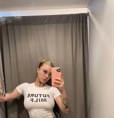 Just taking some mirror selfie posted by cooperationapples