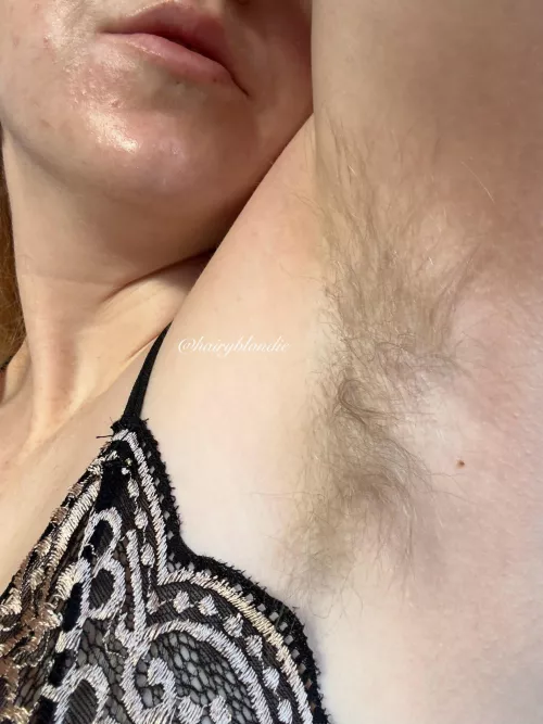 Kiss me where you sniff me by efiwfsn