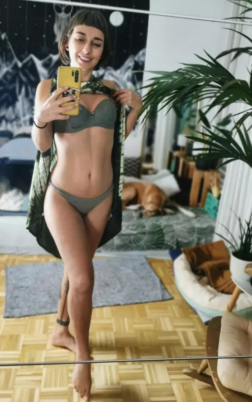 Look I'm wearing matching colours [f] by LeylaLowe