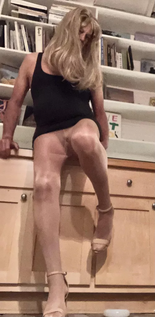 New pantyhose and heels by paulinasheer