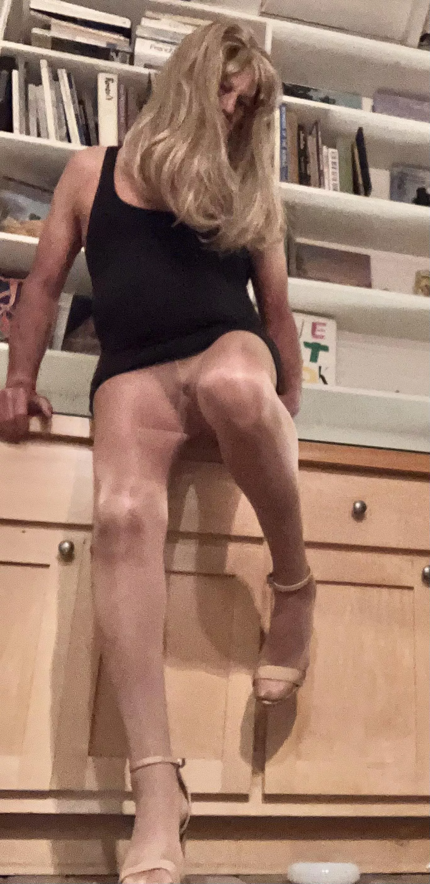 New pantyhose and heels posted by paulinasheer