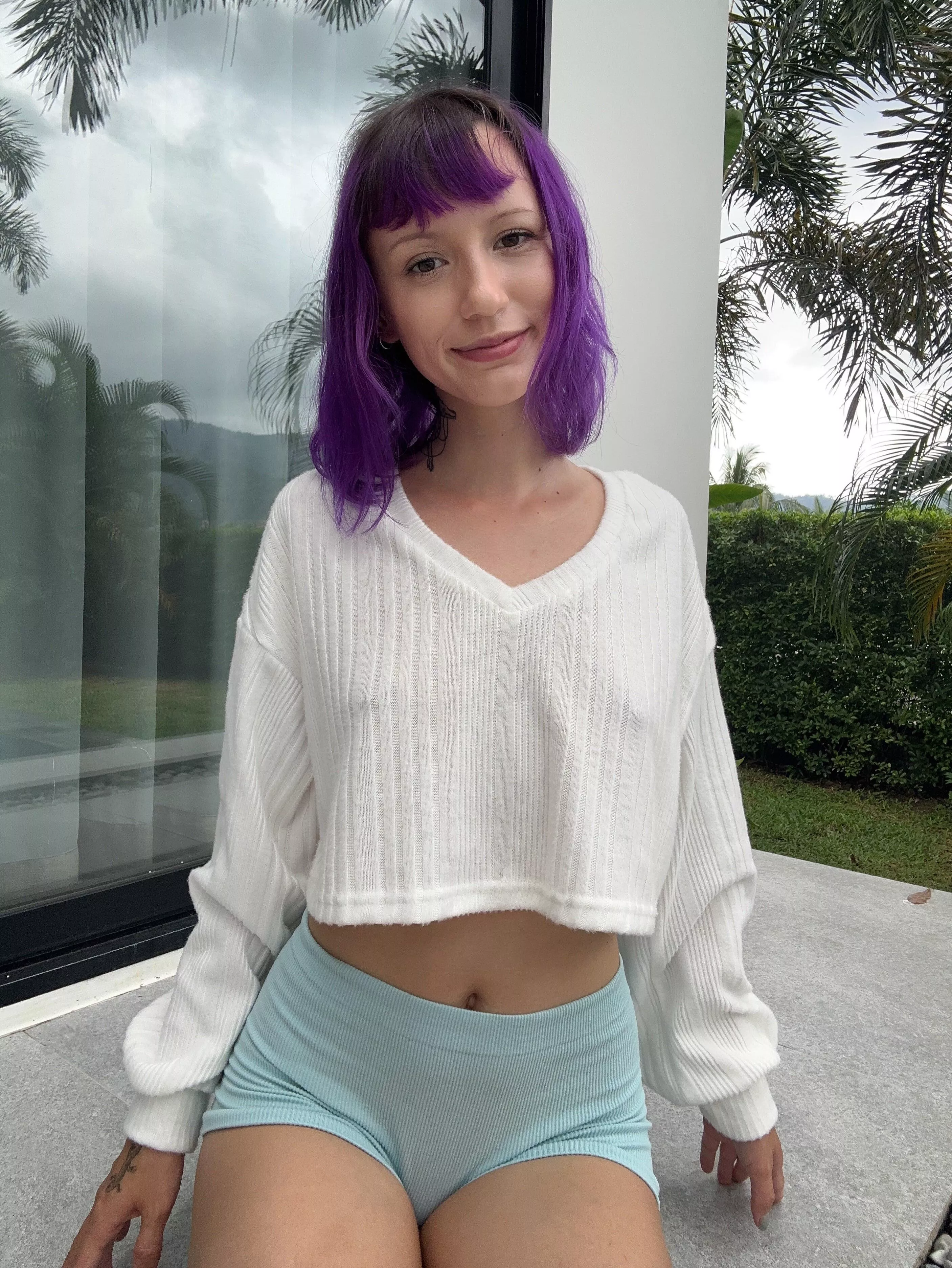 oversized crop top is so cute~ posted by purrplesun