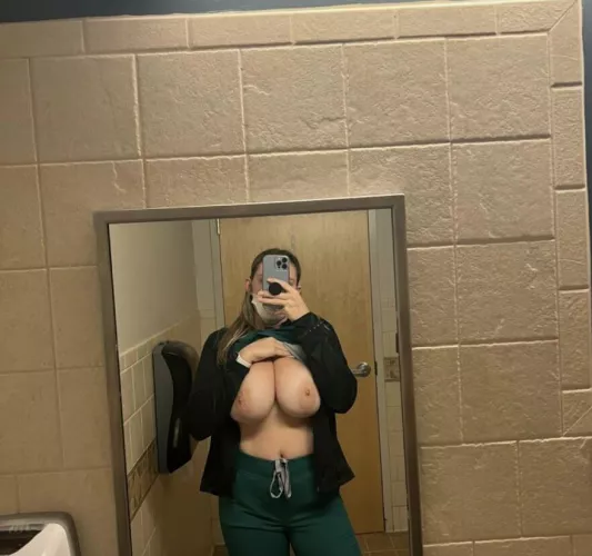 Quick little pic by Wifenudestrade