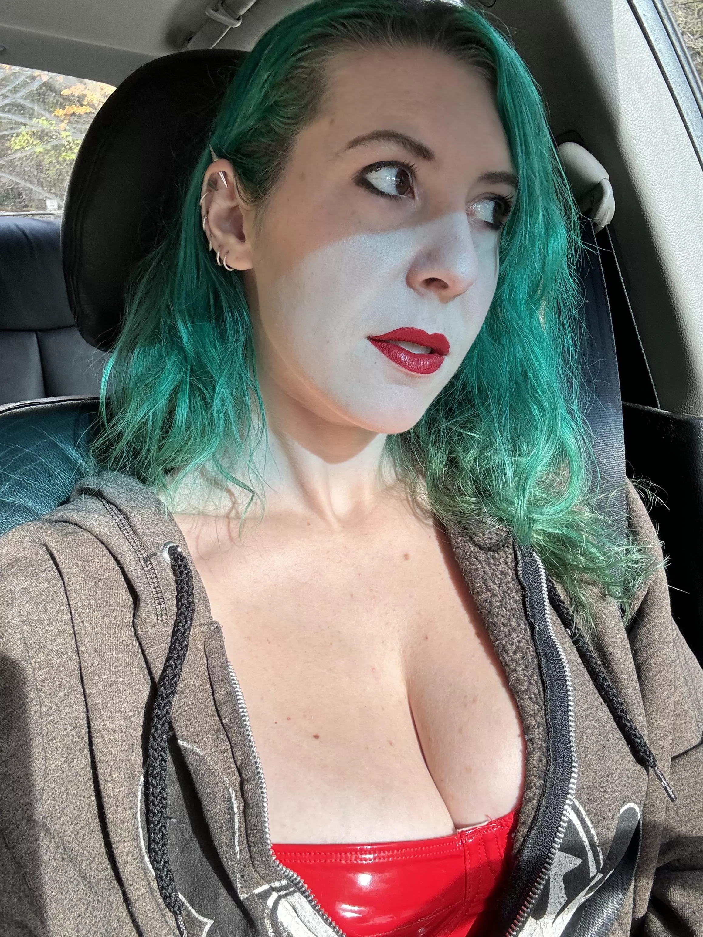 Red and shiny posted by sirenskiss3