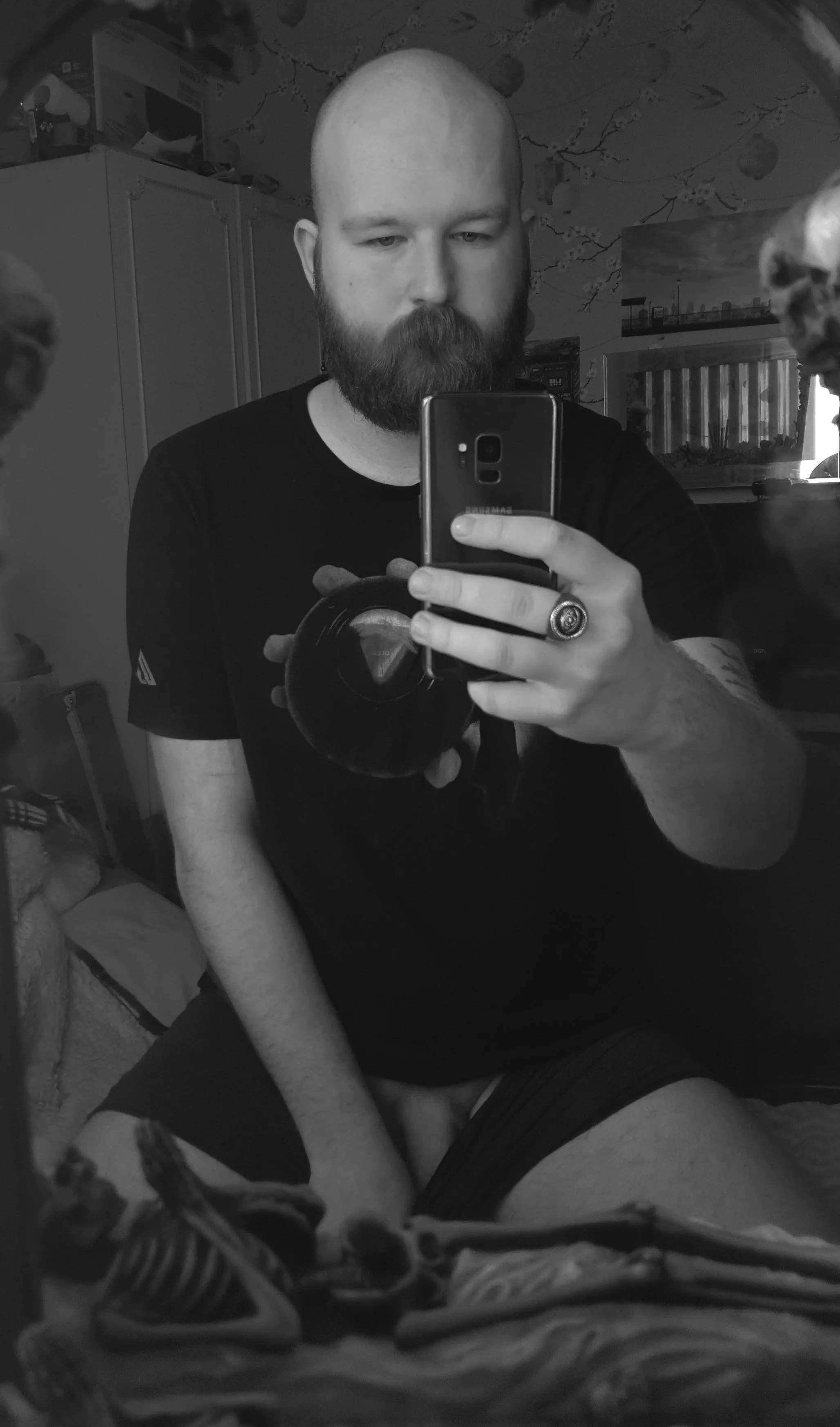 Teasing 🖤 posted by Theguywhosdoingok