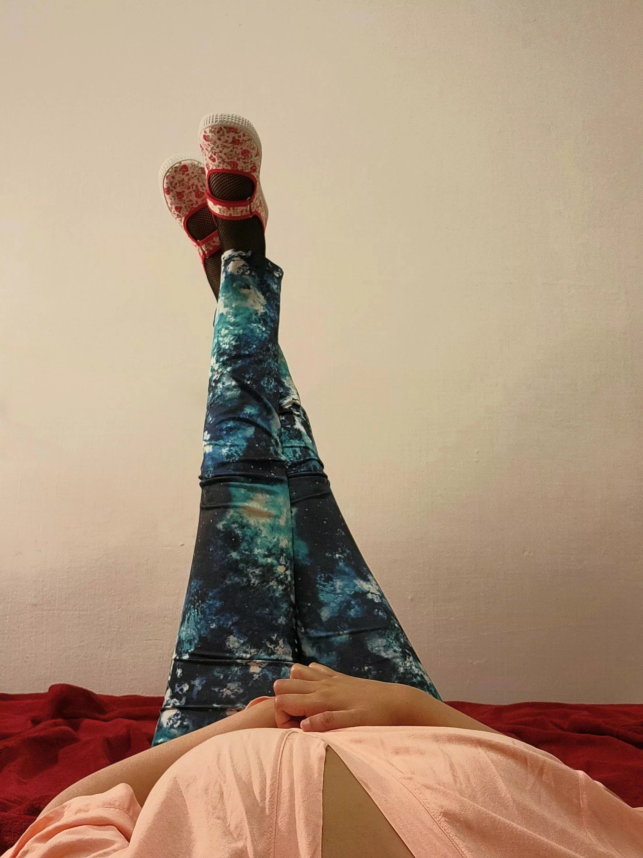 The blue leggings posted by tangentscrew