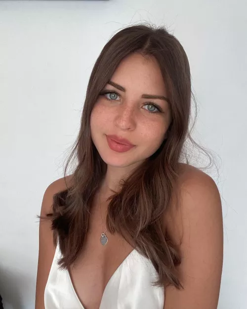 ur cute brunette hehe by Prettyinset