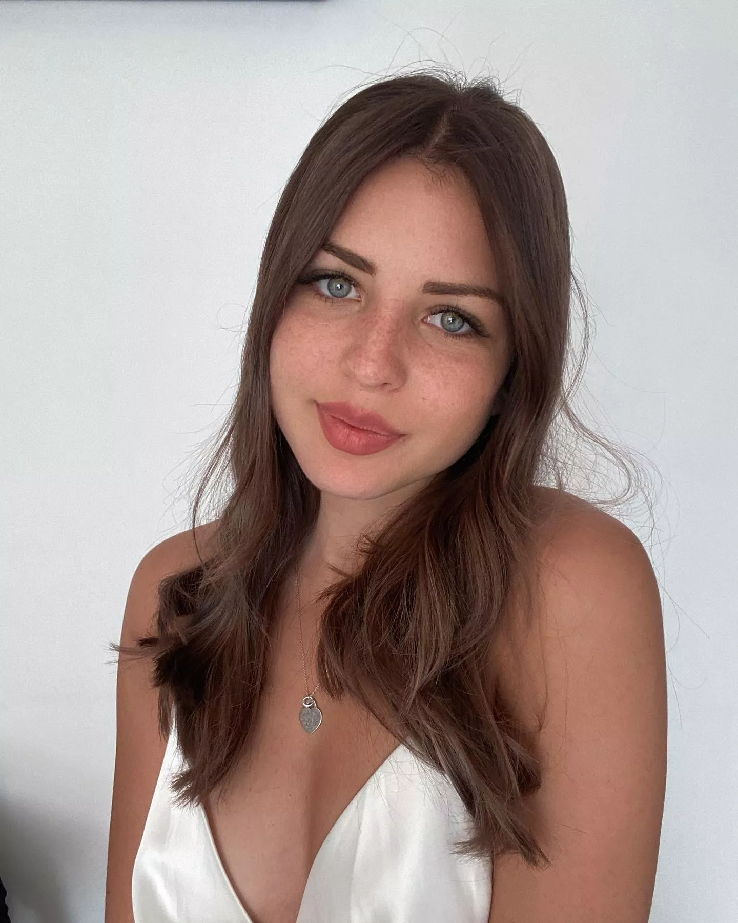 ur cute brunette hehe posted by Prettyinset