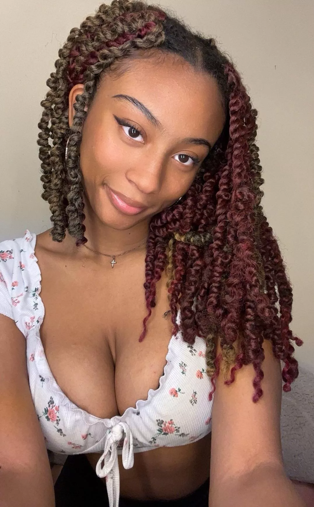 what’s the first thing you noticed about me? :) posted by Vegetable-Chance9180