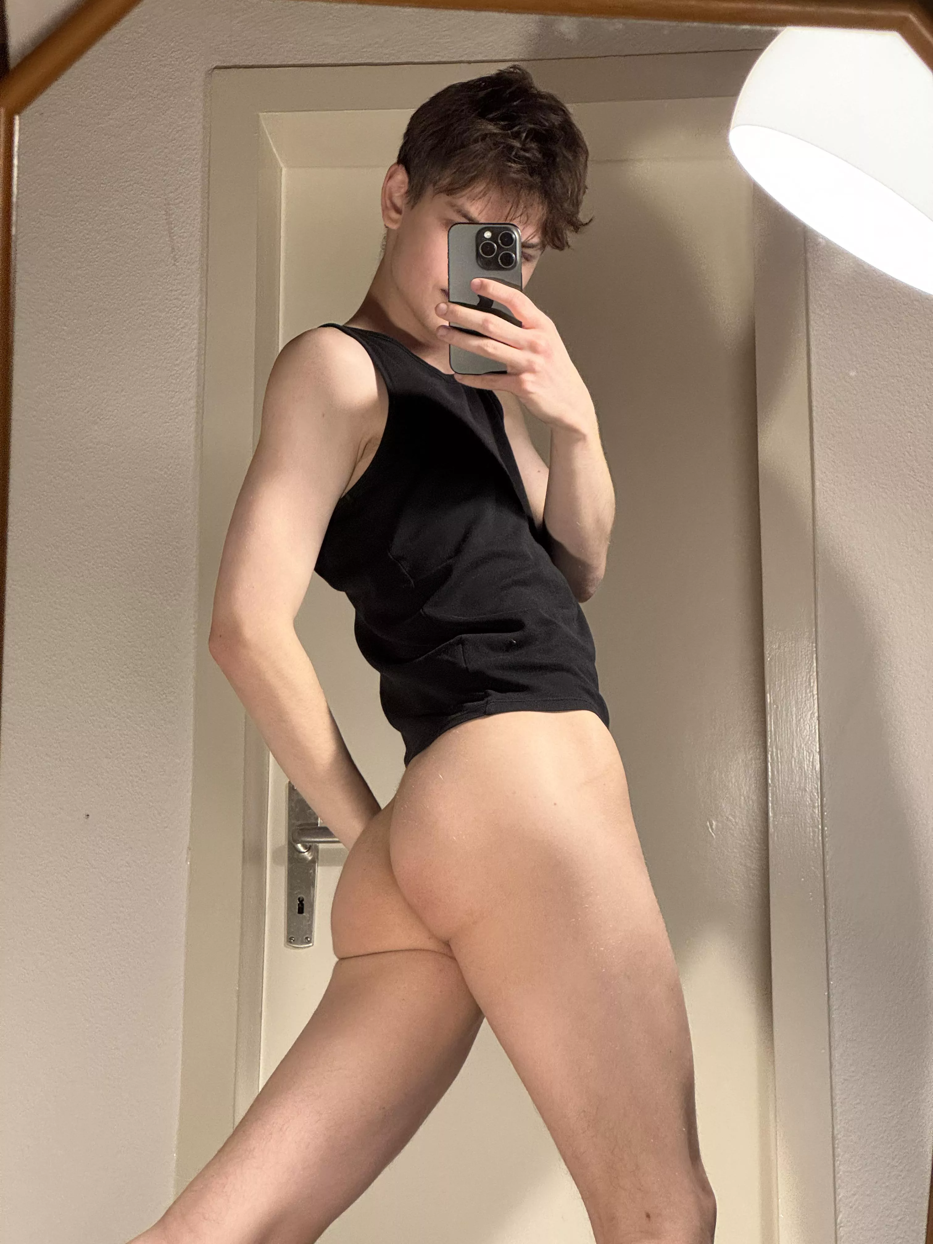 Who tastes my 🍑? posted by Dependent_Ad_8142