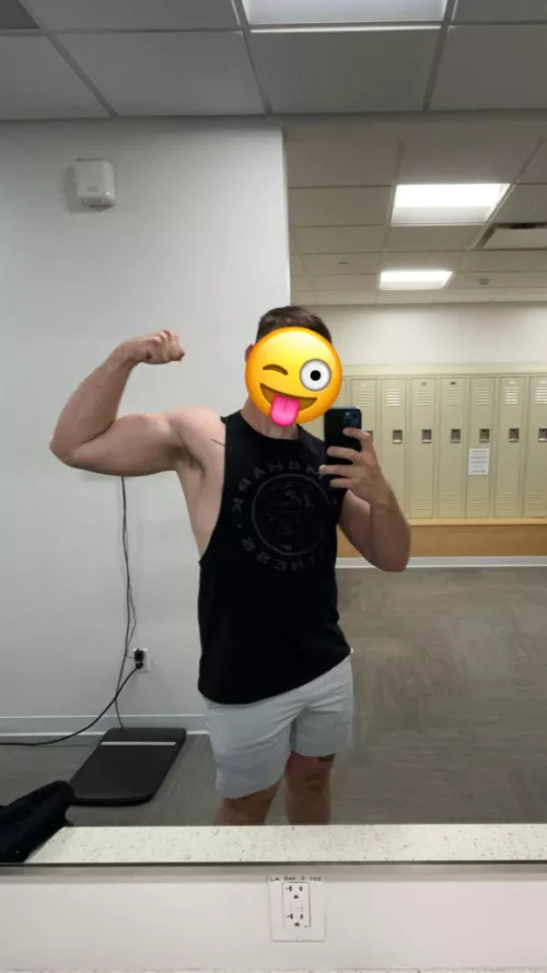 23 jock. Horny af at the gym. someone to watch me goon out. Face is a must. I have a huge exposure kink so I allow screenshots. tops hmu ,👻tristan_j3 by Easy-Strawberry-9422