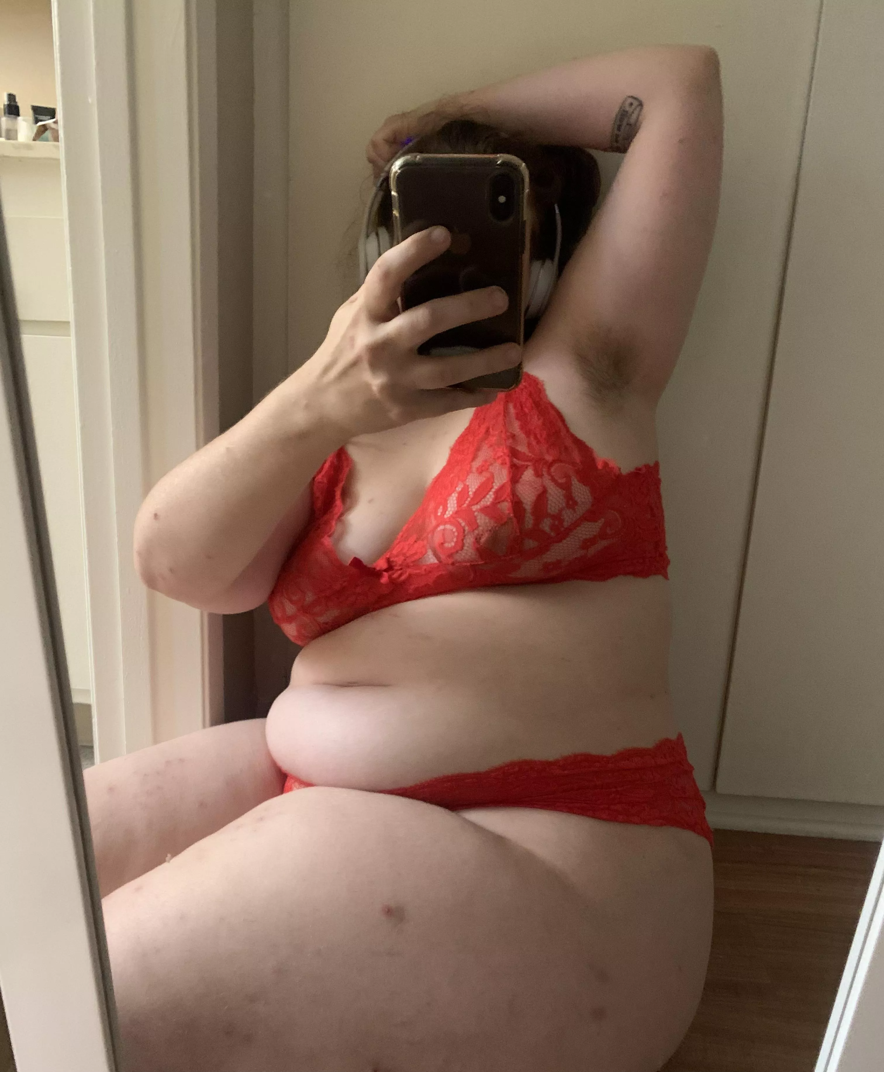 absolutely beautiful armpit bush posted by princessbellax