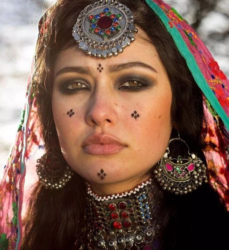 Afghan girl posted by cliptemnestra