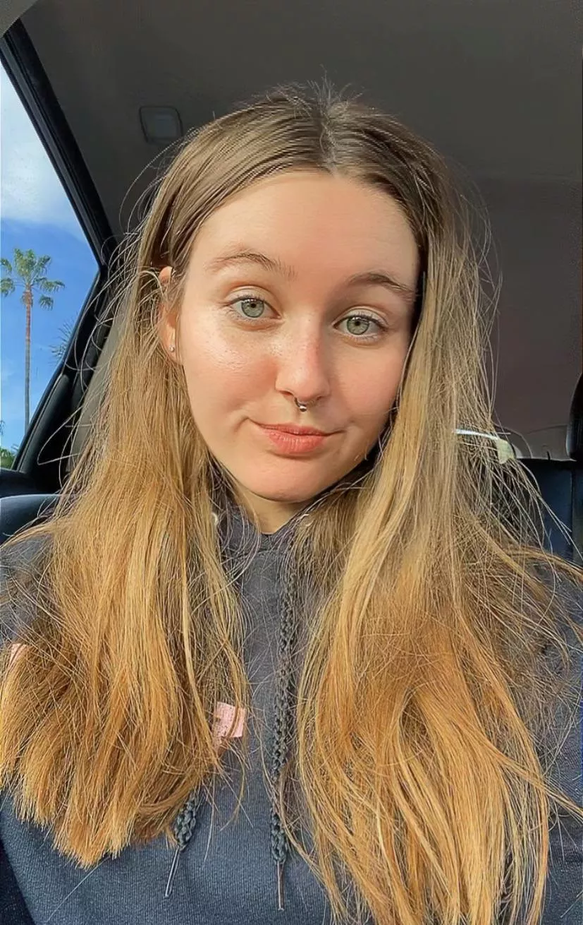 Am I gorgeous for 22? posted by Hot_Argument_2020