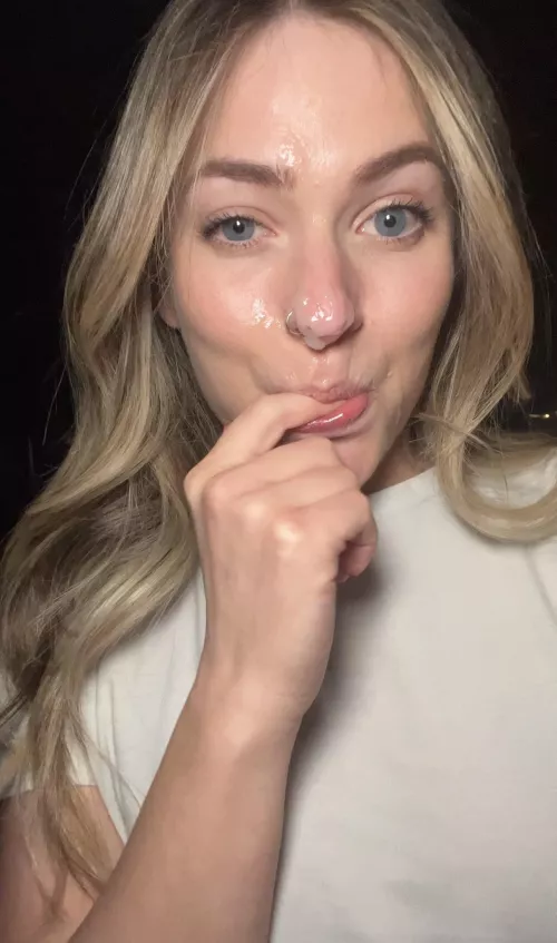 Do you find it hot if a girl licks up your cum after a facial by jessnjamez