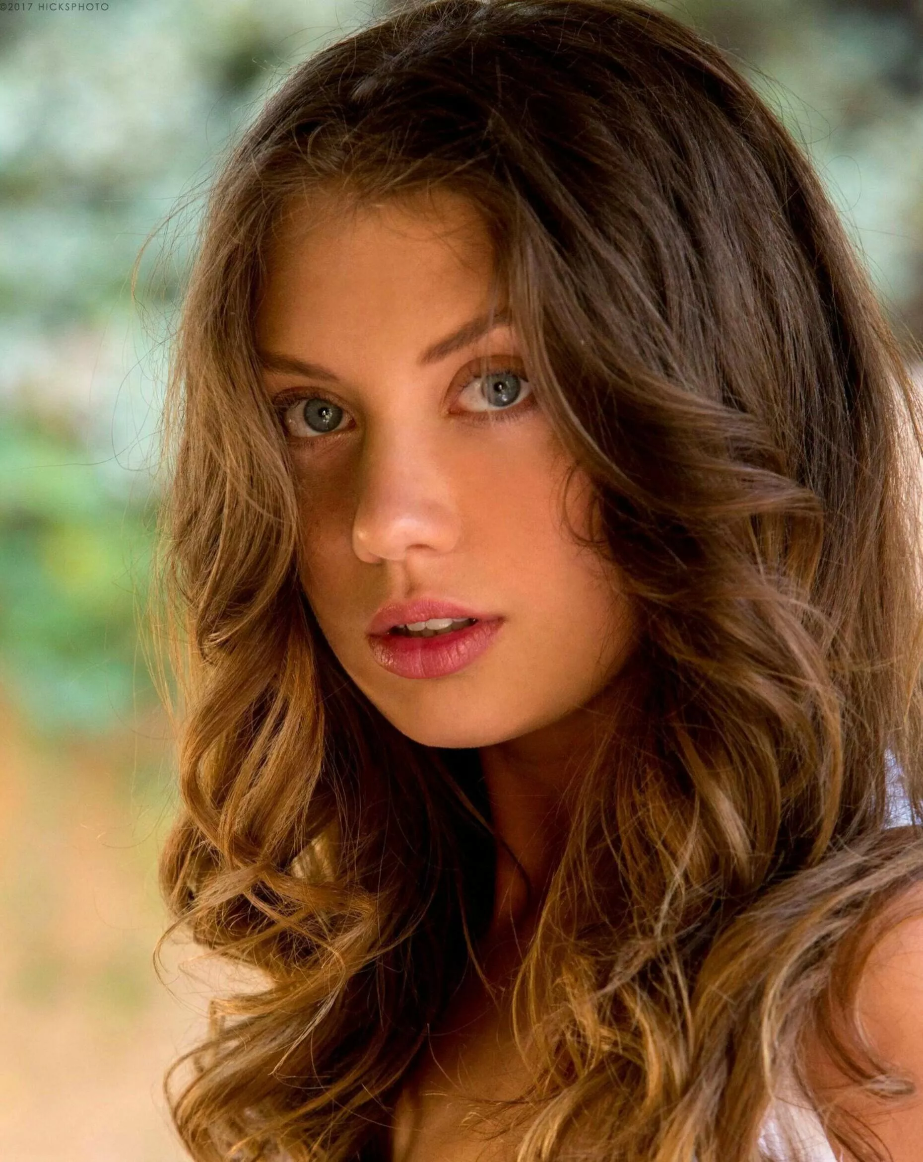 Elena Koshka posted by qwer5r