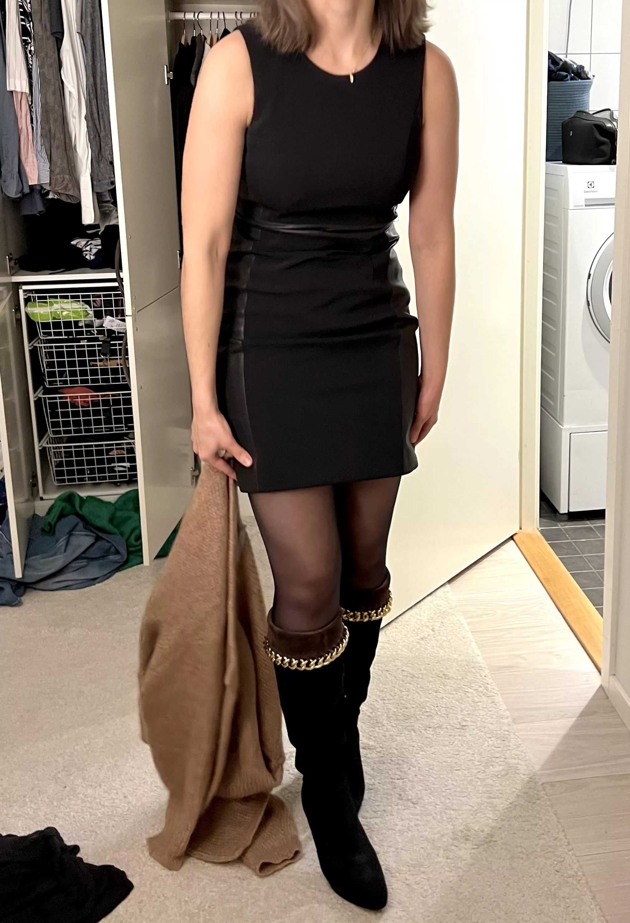 Getting ready to go out posted by horny43way