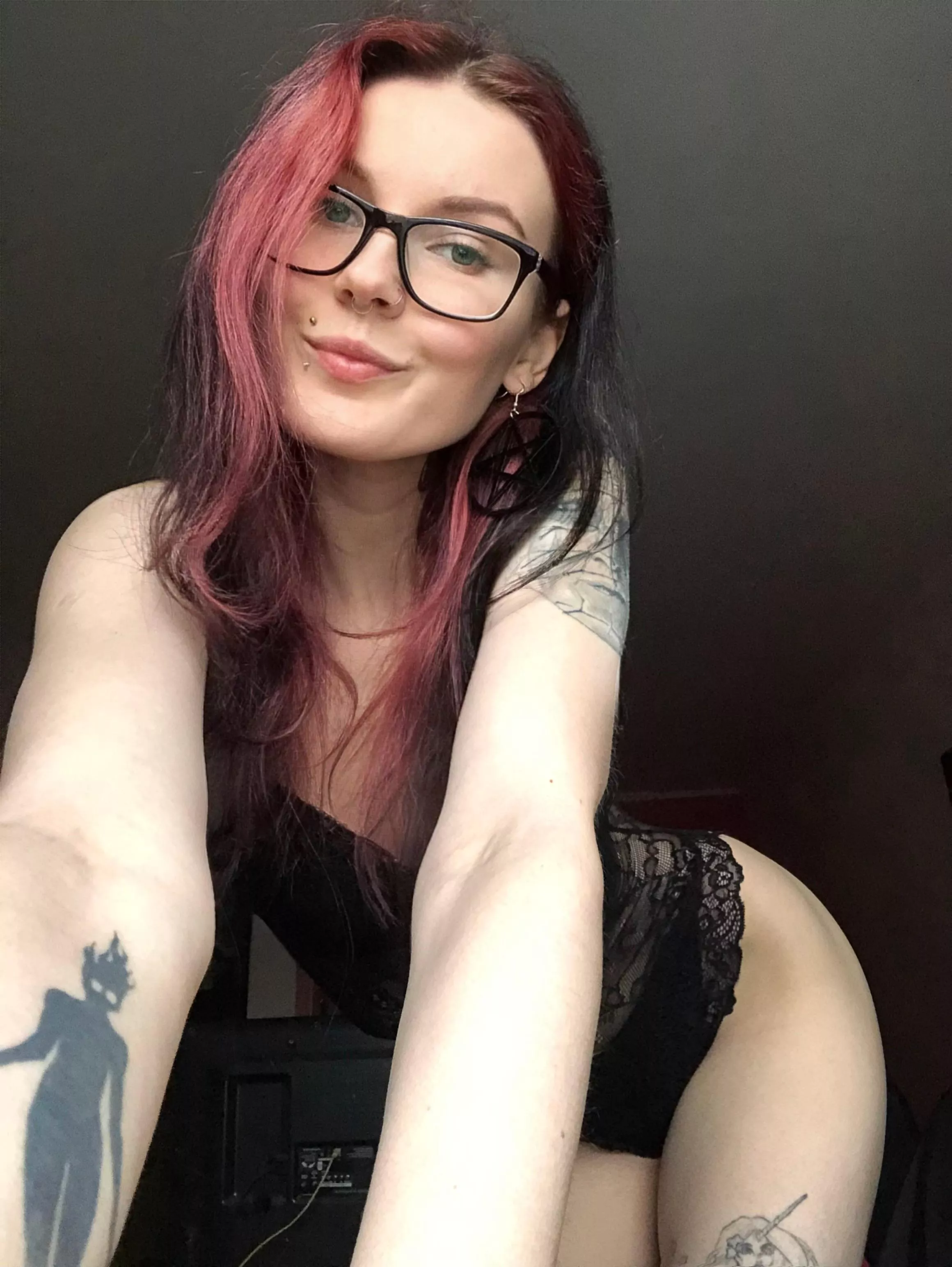 Good morning and happy Friday! ☺️😌 posted by lidkabanditka