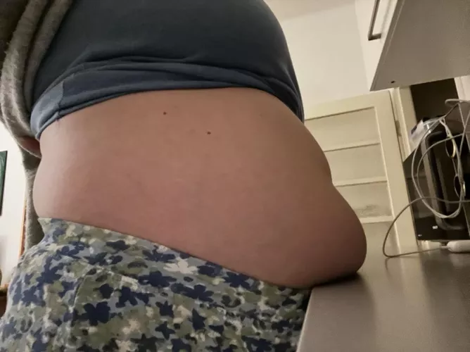 Gut resting nicely on the counter 😏 by majabittner