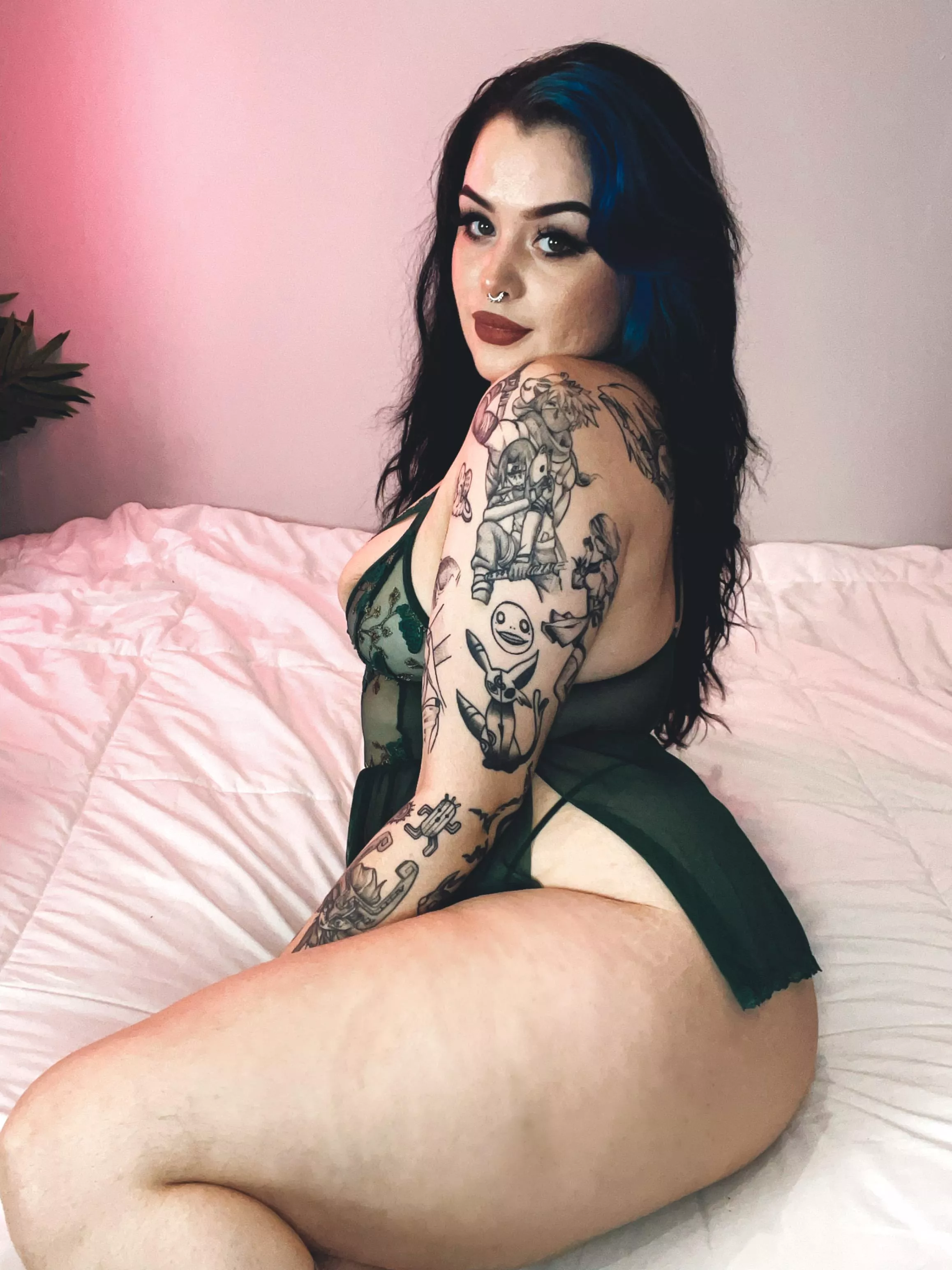 Hot curves waiting for you posted by NOMADTVS