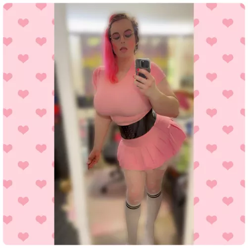 how come I look like this, on a Friday night && the only thing getting boned is my waistline? 😭 by the_mandalwhorian