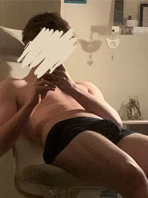 How do I look? (18) by B_______________