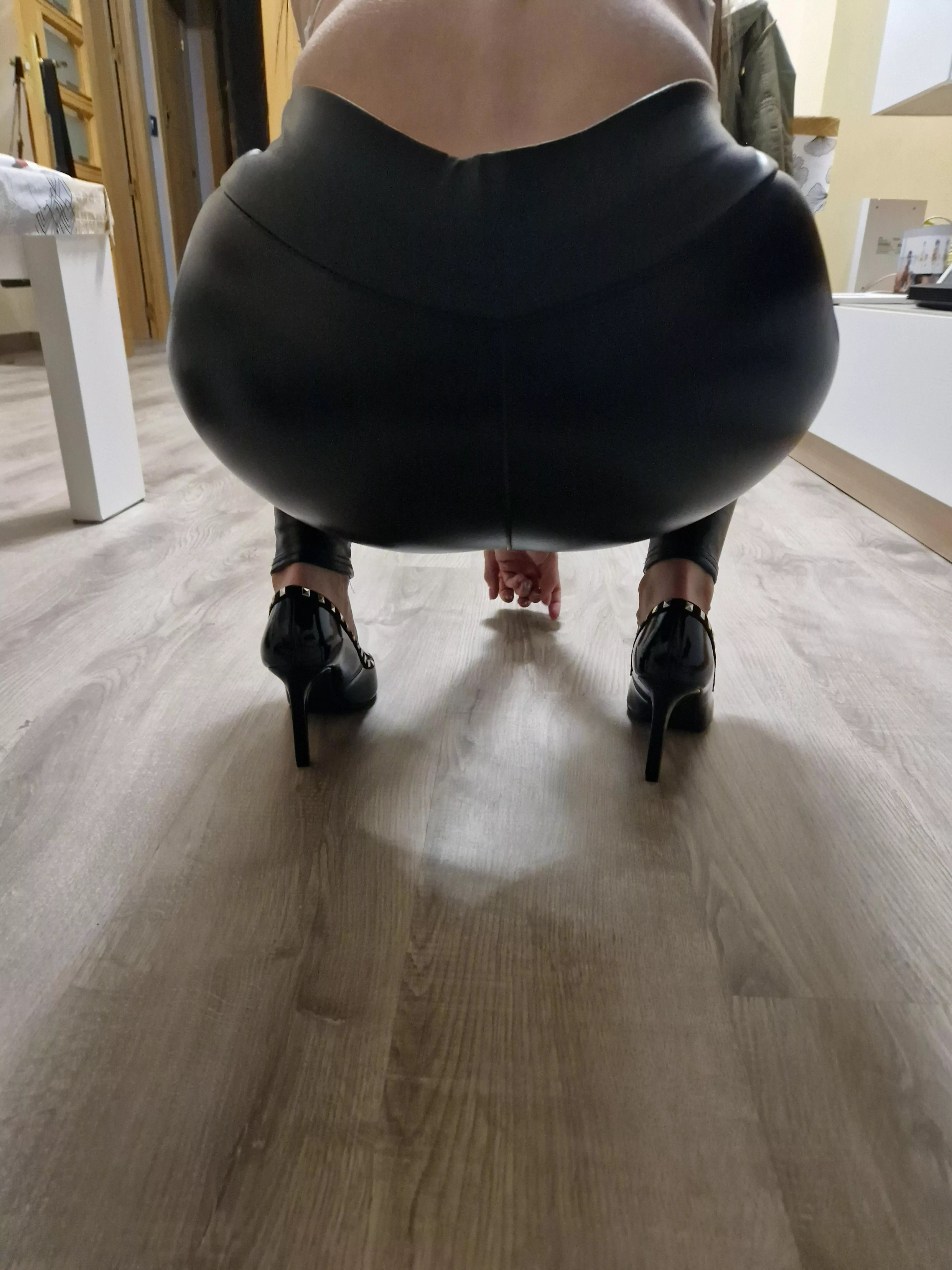 I make you horny with my ass daddy posted by qlonaMILF