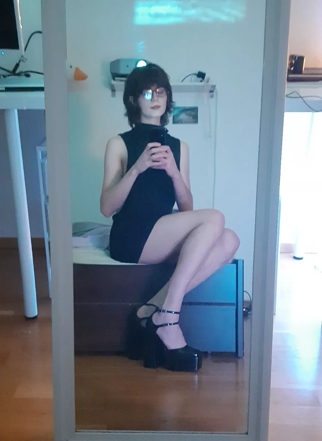 I'm in love with this heels 🖤 posted by jaksemate