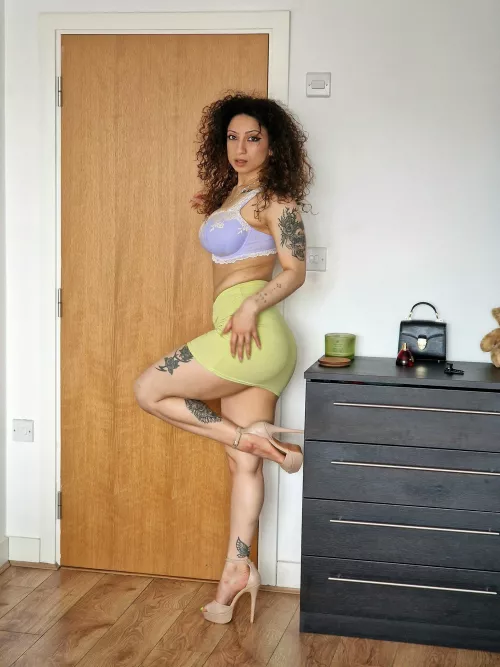 Is this tight enough to show my curves by Charming-Dom