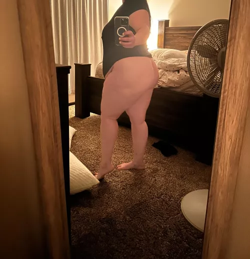 I’ve really been into full body mirror selfies lately 😋😘 by boobladyx