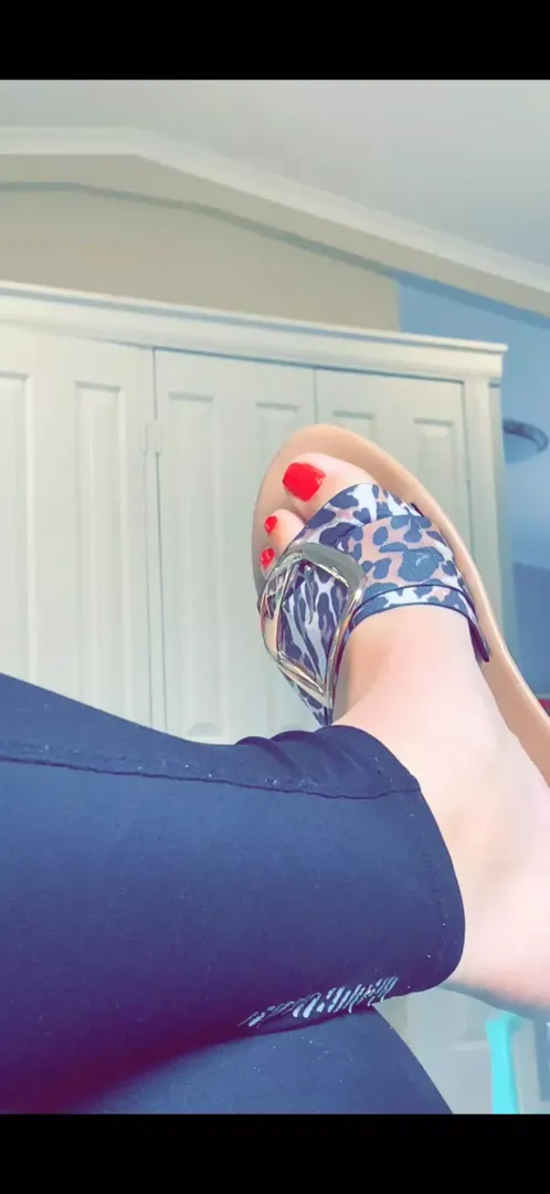 Looking for a foot slave to spoil me! Message me now! by missjamie_lee