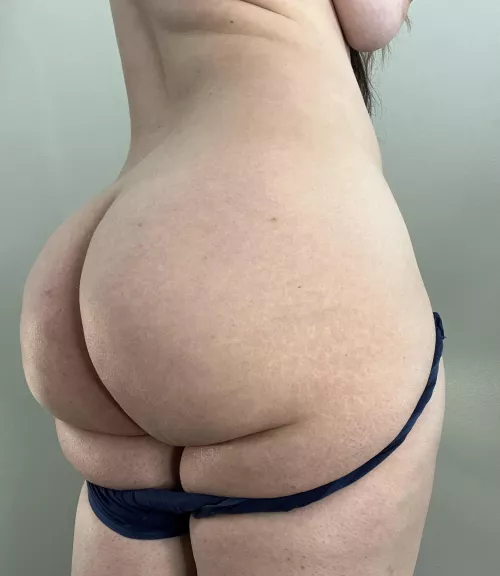 Lots of junk in tha trunk by luna-jane