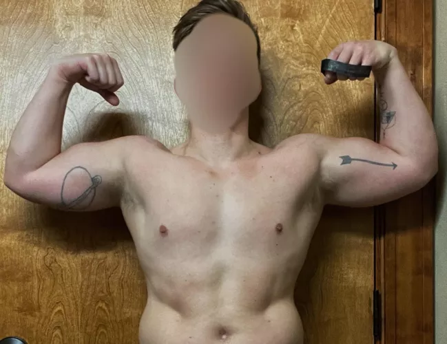 Massage these biceps while you sniff my pits by Twunktreats