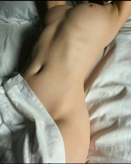 My body does not compliment clothes but I think I do a great job at being naked by roseoftheoasis