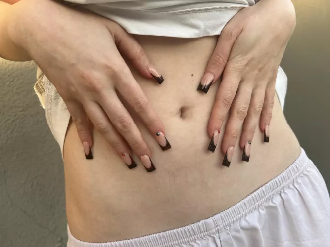 My nails are showing you the right direction. by Sunnysinful2000