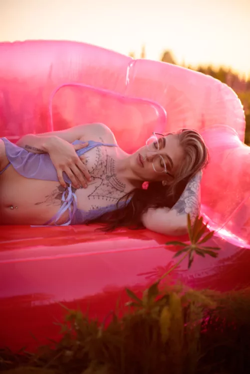 Nerdy sexy girl ready to take you in. by caiopsm