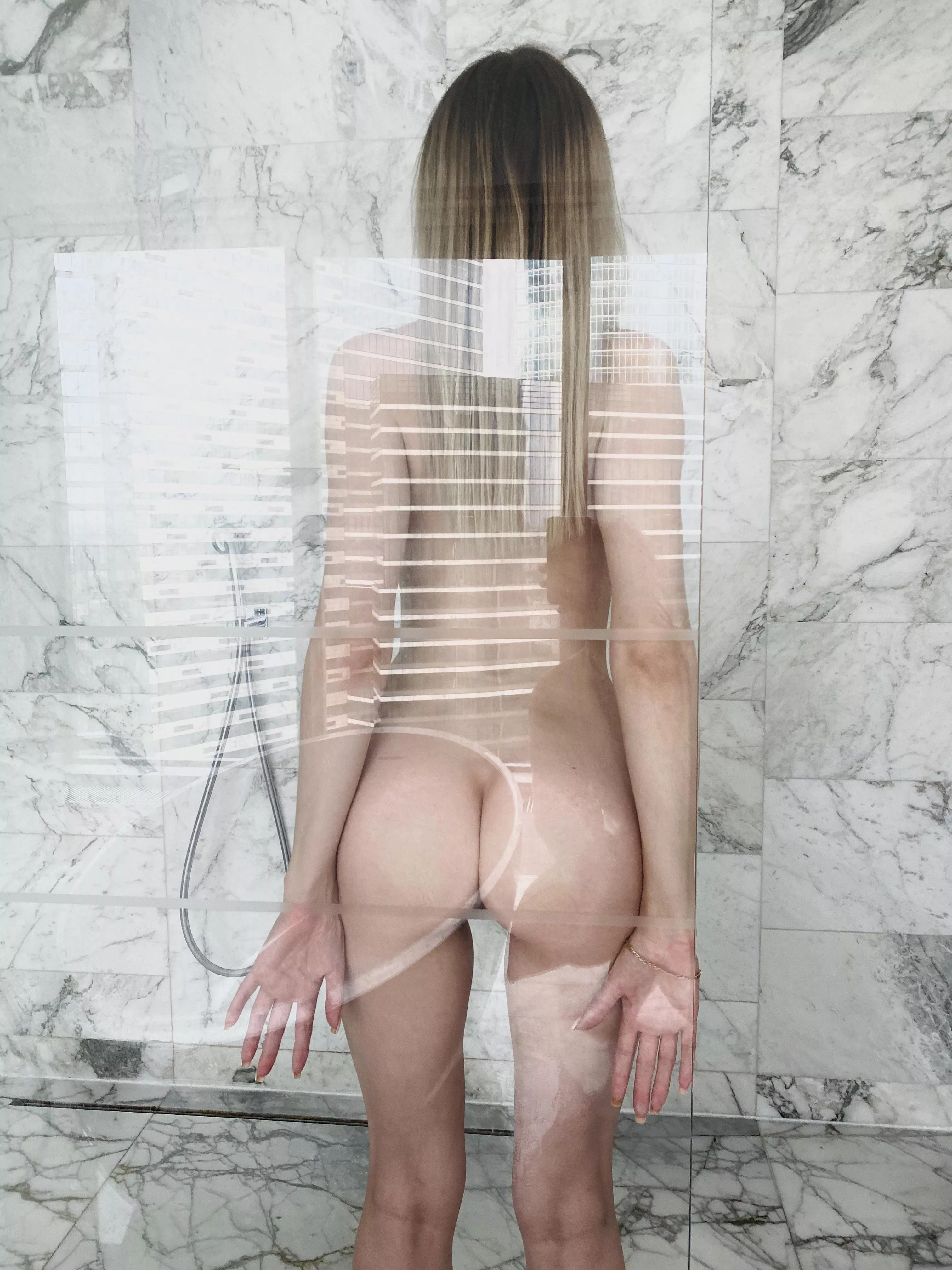 press me to this glass posted by hotangelYu