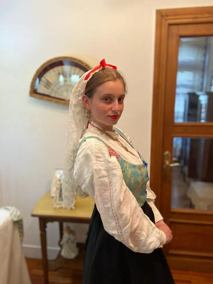 Spanish girl posted by cliptemnestra