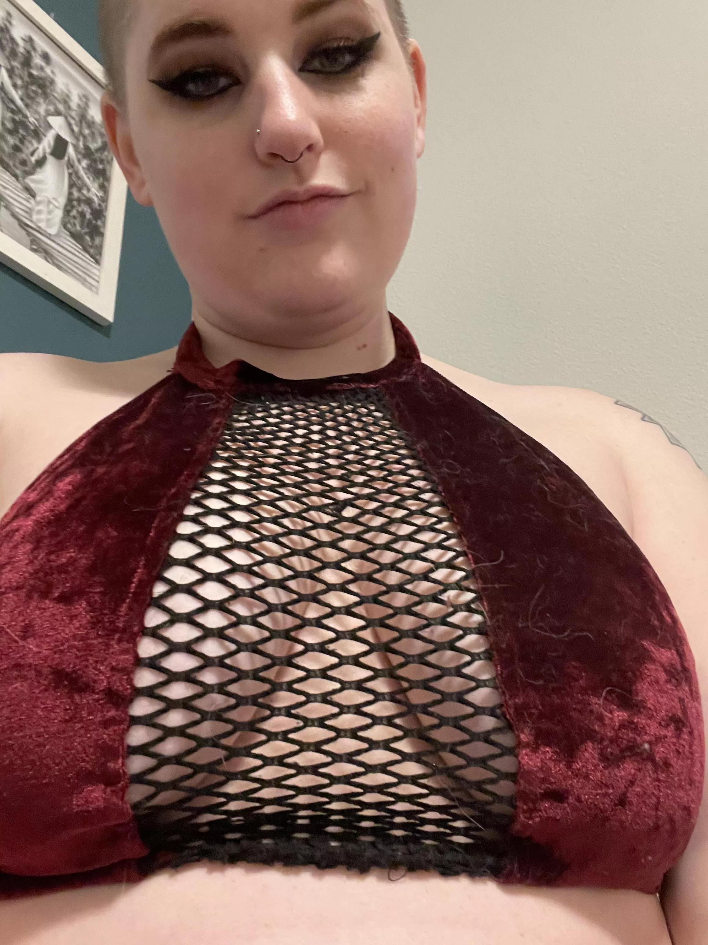 That underboob tho 😋 posted by playfulphoenixx